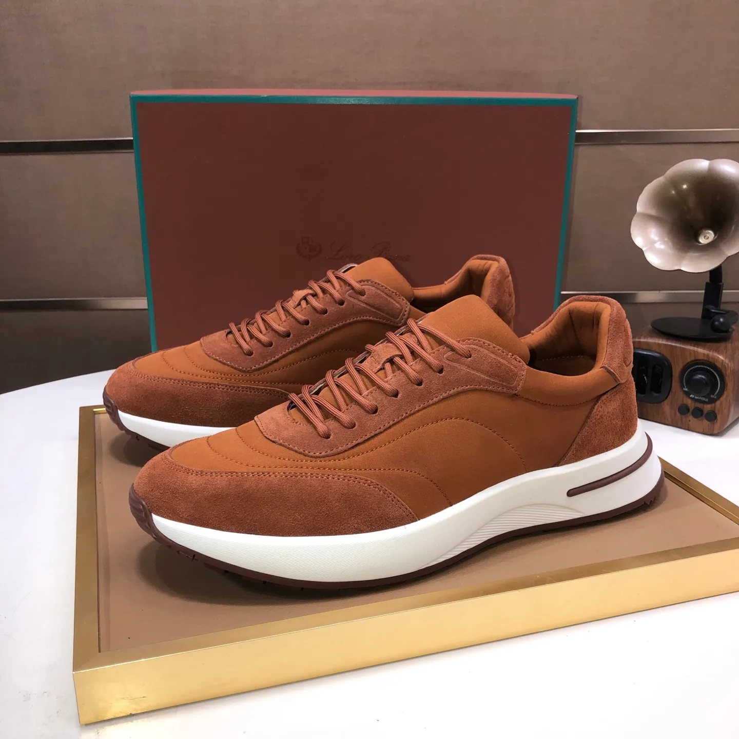Men's shoes 💰600💰[𝐥𝐨𝐫𝐨 𝐏𝐢𝐚𝐧𝐚] lp classic loafers, an Italian treasure brand, the only brand that can match Hermès! Only after wearing it do we realize that we cannot let down our feet. The upper is imported cashmere, the lining of water-dyed cowhide ➕ the cowhide feet, the official original glass rubber outsole, and the pendant. Exclusive original packaging (tag ➕ brand paper ➕ outer box ➕ hand bag) code number: 38-45